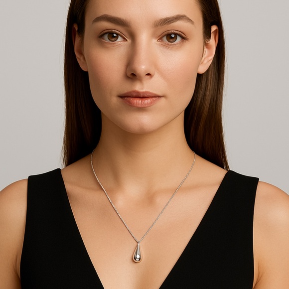 Tiffany & Co Silver Teardrop Pendant Necklace - Picture 2 of 3